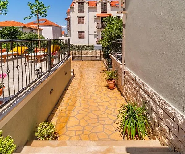 Semesterbostad Josipa Supetar